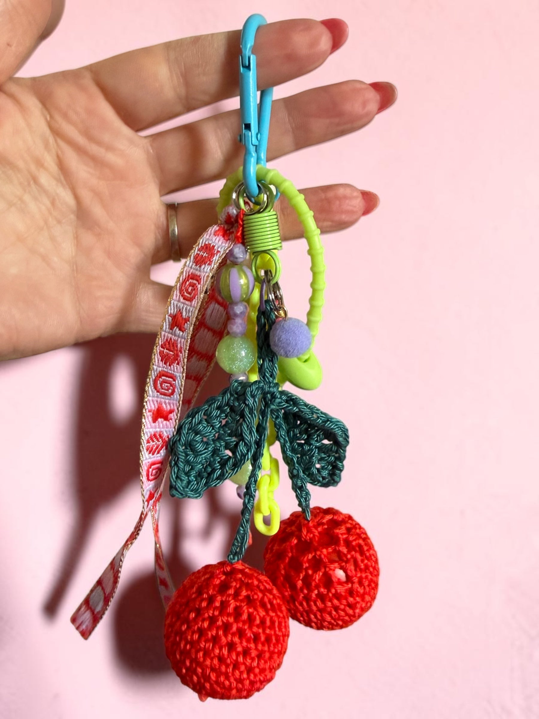 Haakpakket - Bag Charm - kersen